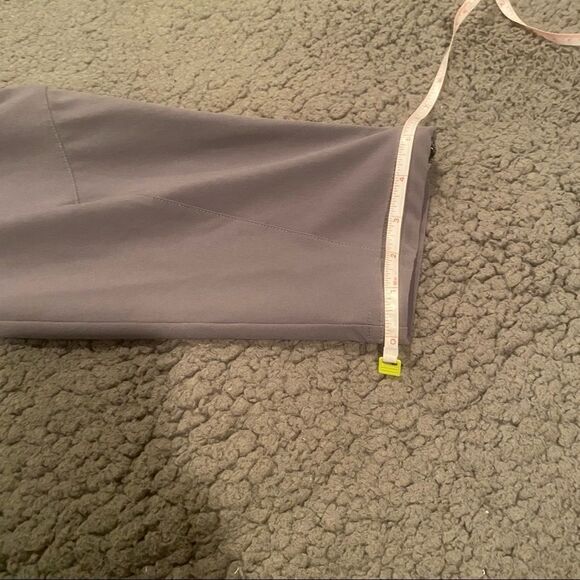 Under Armour Light Grey Wind Pants Sz Large Drawstring Side Zips Stripe on side - Picture 11 of 13